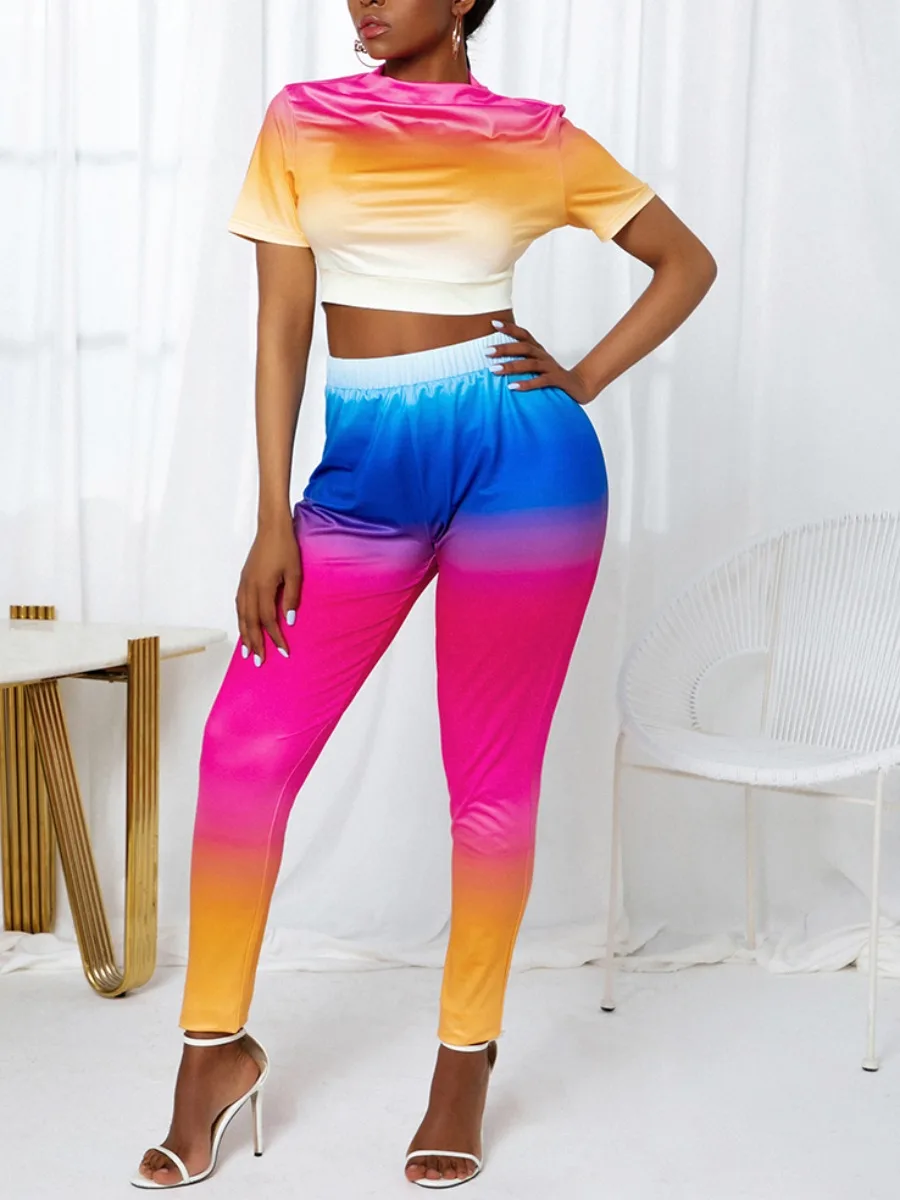 Летний комплект из шорт и топа с градиентными брюками