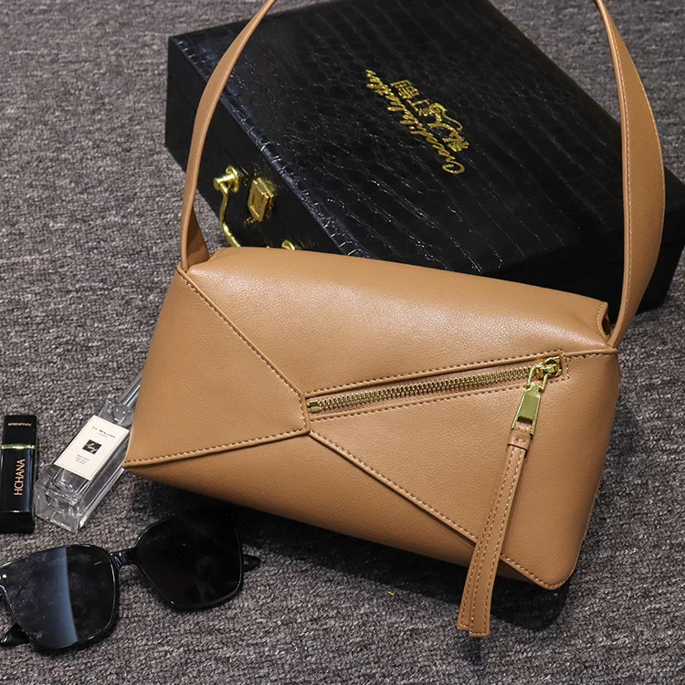 

2022 New One-shoulder Geometric Bag Stitching Leather Women Bag Retro Diamond Pillow Bag Underarm Bag V Bags In Luxury Handbags