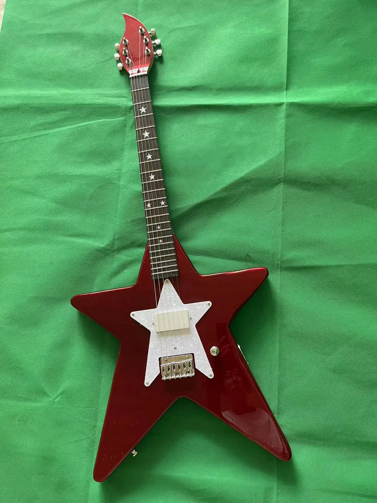 

Personalized pentagram shaped guitar, supporting customized guitar, physical shooting, best-selling guitar, free shipping