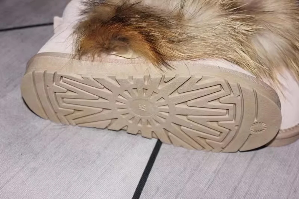 Сексуальные женские зимние теплые ботильоны с круглым носком украшенные