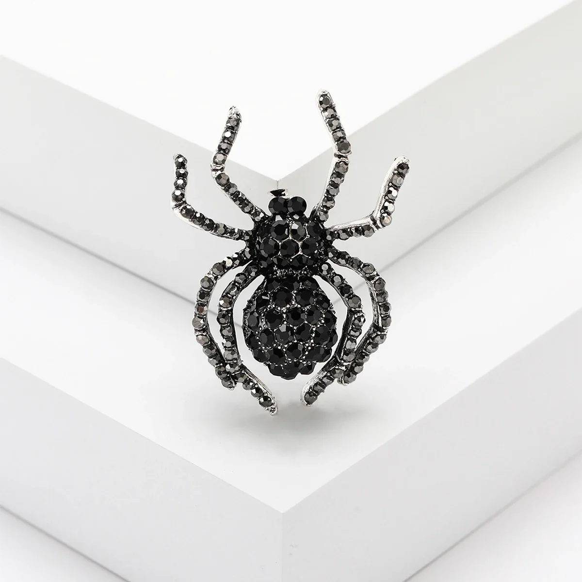 Брошь со стразами цвет в ассортименте