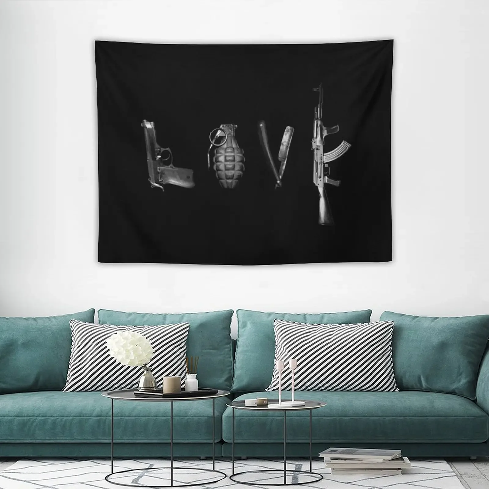 Декоративный гобелен в виде гранаты оружие и