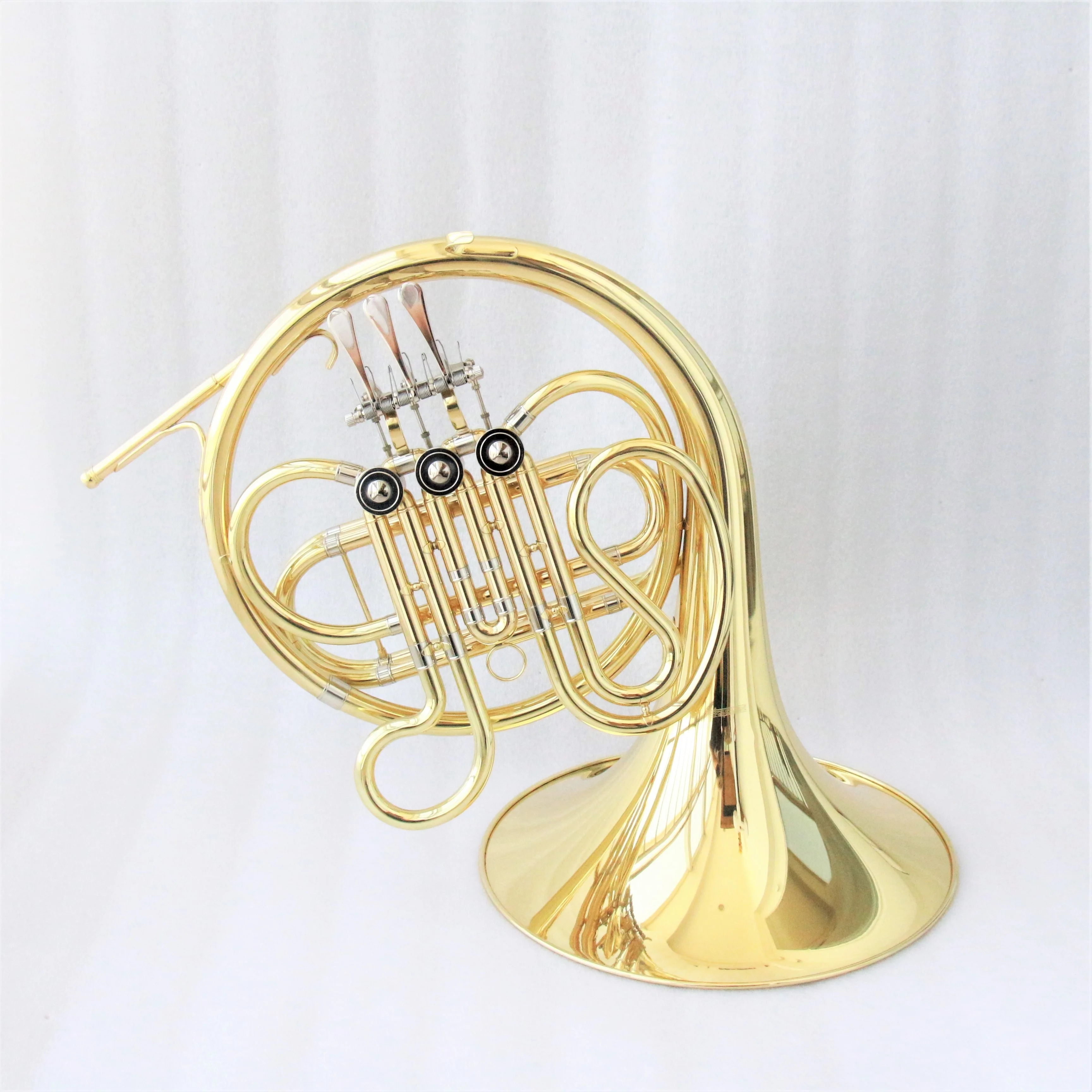 

High quality french horn instrument gold lacquered F key french horn