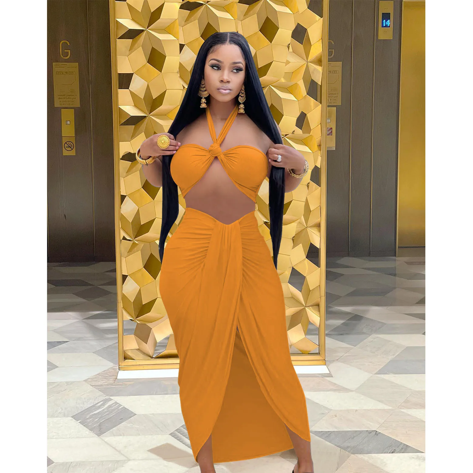 Комплект из топа без рукавов и мини-юбки с высокой талией |