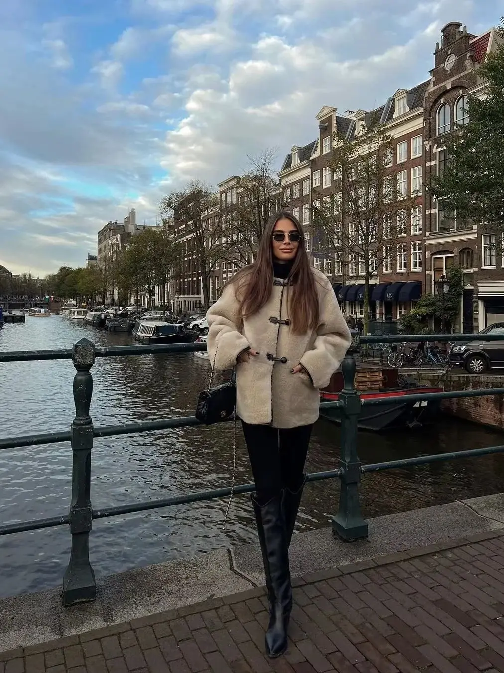 Autumn Women's Beige Round Neck Single-breasted Long Sleeve Chic Design Slightly Loose Jacket Jacket Faux Fur Coat Street Style