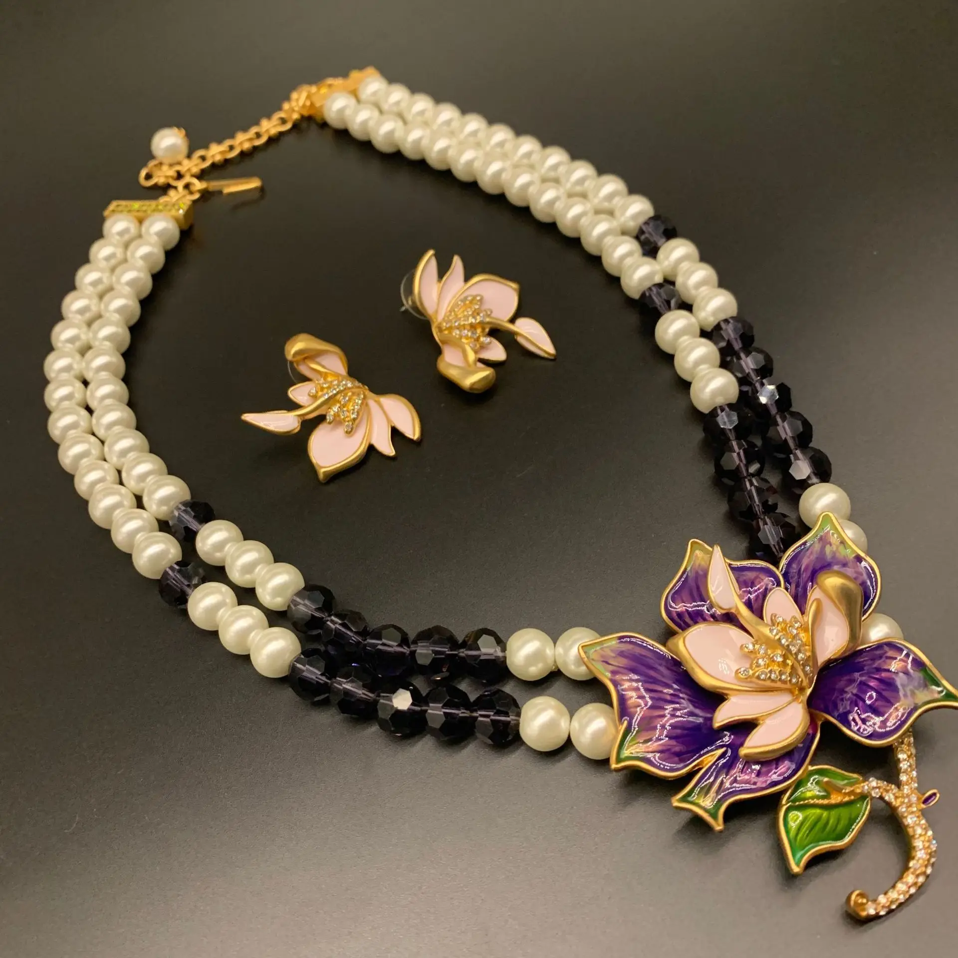 

Антикварные [великолепные цветы] Французские ретро-модели, яркие модели, серьги