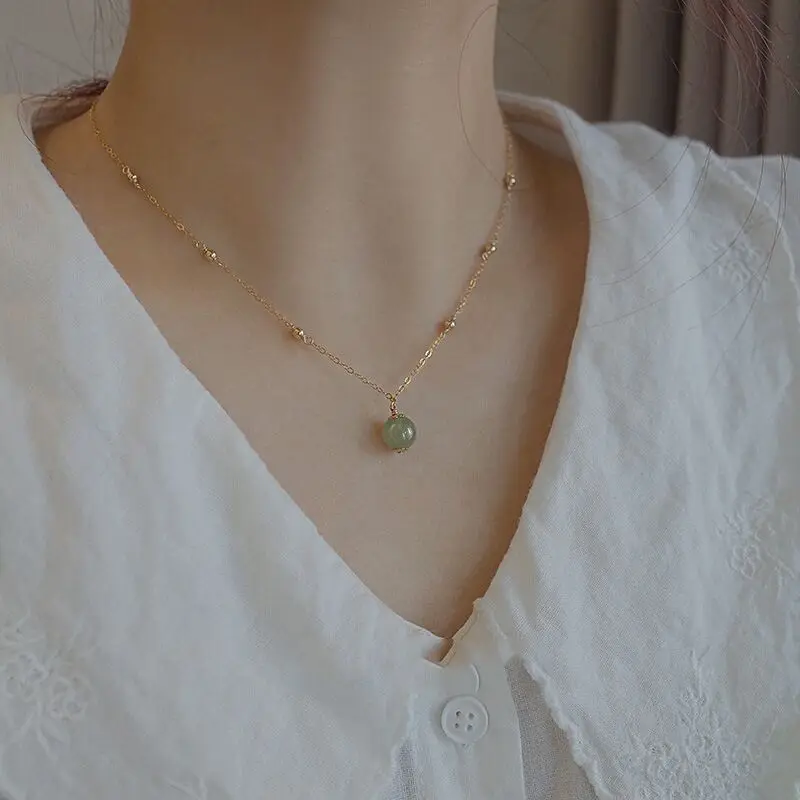 

Ожерелье из Зеленых нефритовых бусин