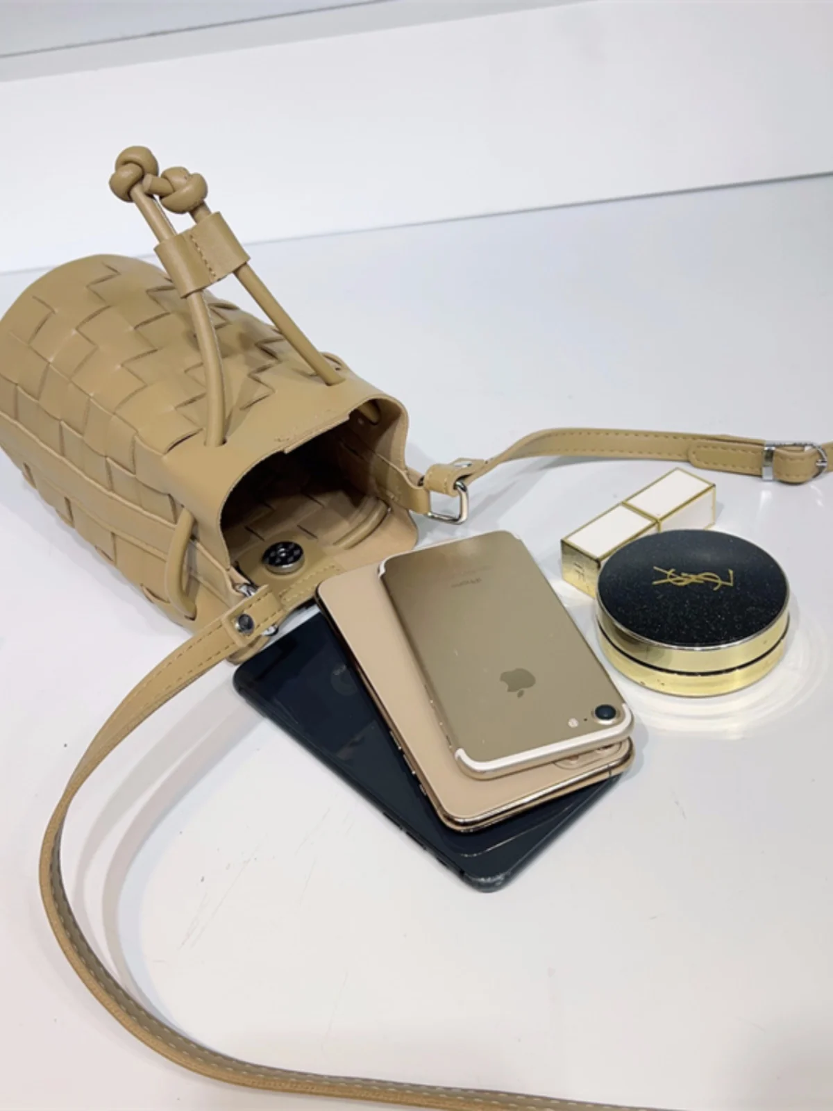 Новая модная тканая сумка-ведро на плечо универсальная однотонная женская сумка