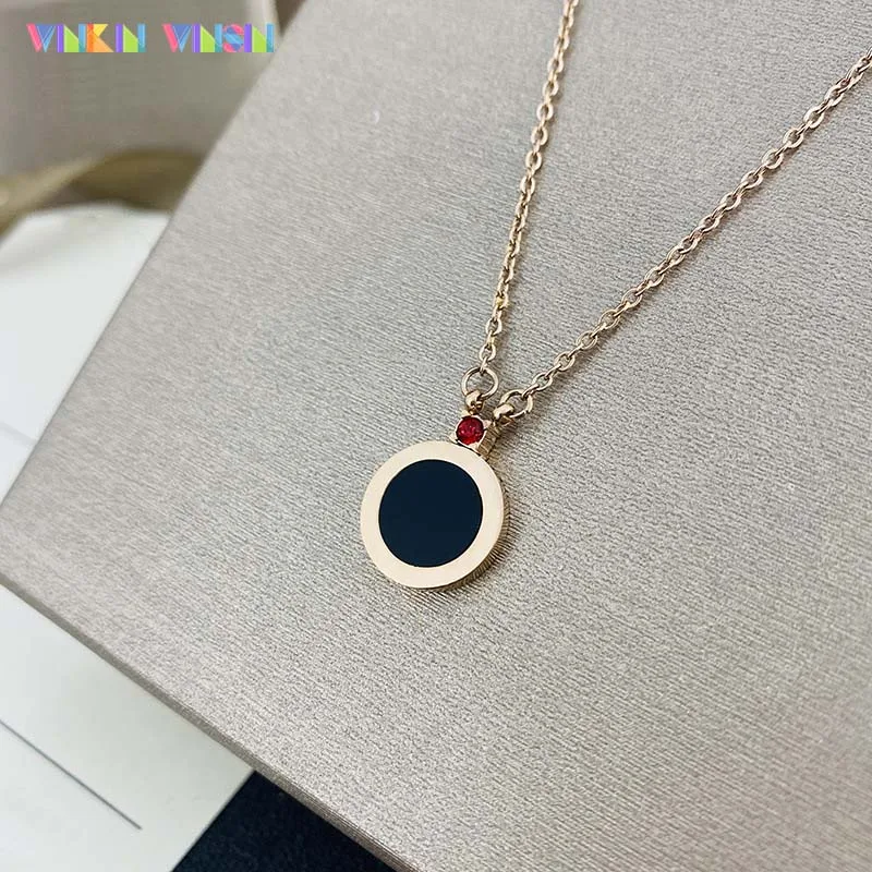 

WinkinWinsin Brand L Series Woman Classical Round Pendant Necklaces Zircon Inlaid Alloy Charm Korean Fashion Women Necklace