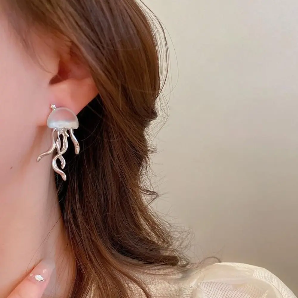 

Fashion Design Floating Jellyfish Matte Crystal Earrings Women Creativity Personality Necklace Transparent Stud Earrings