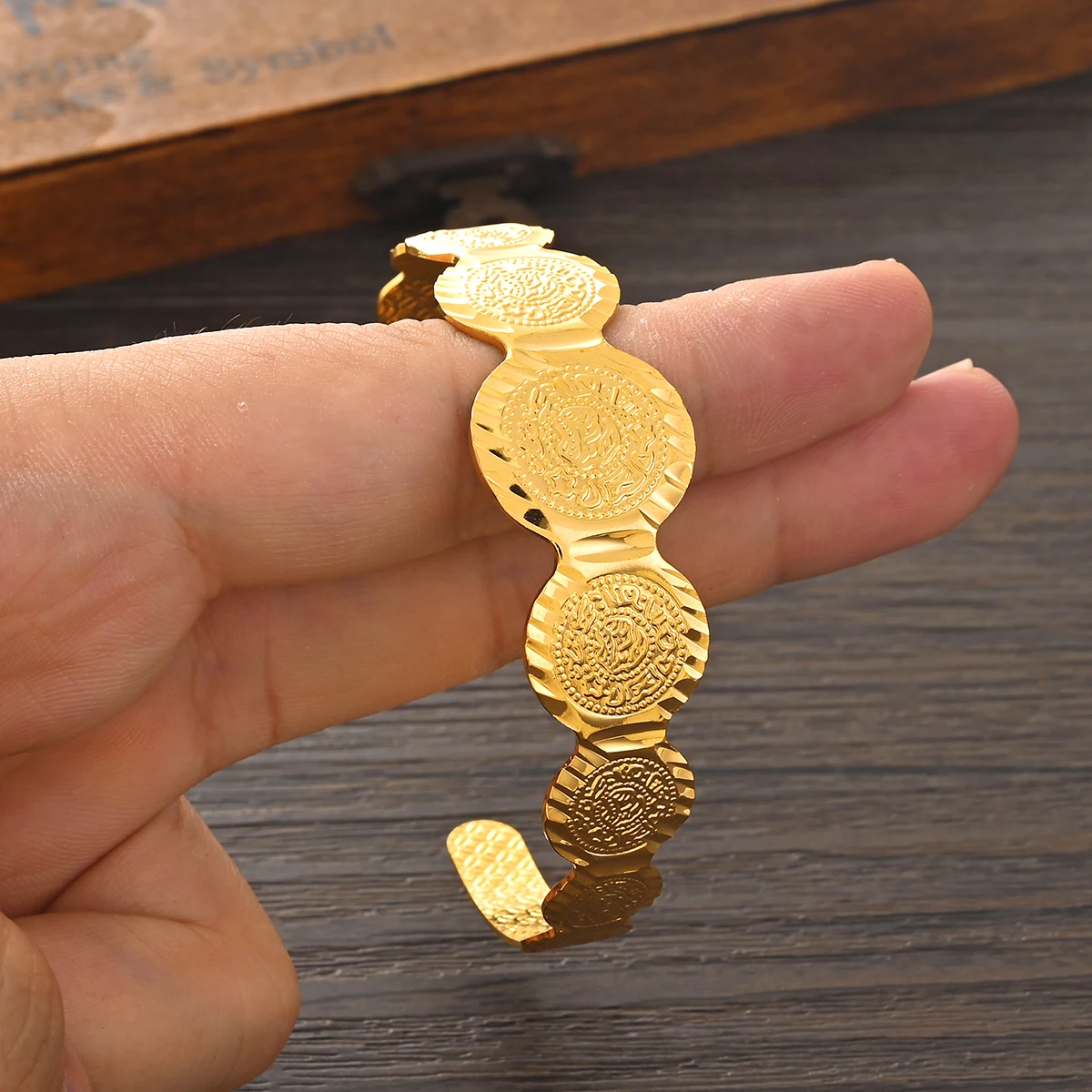 Bangrui золотистый цвет Дубай Искусственные женские браслеты Ближнего Востока
