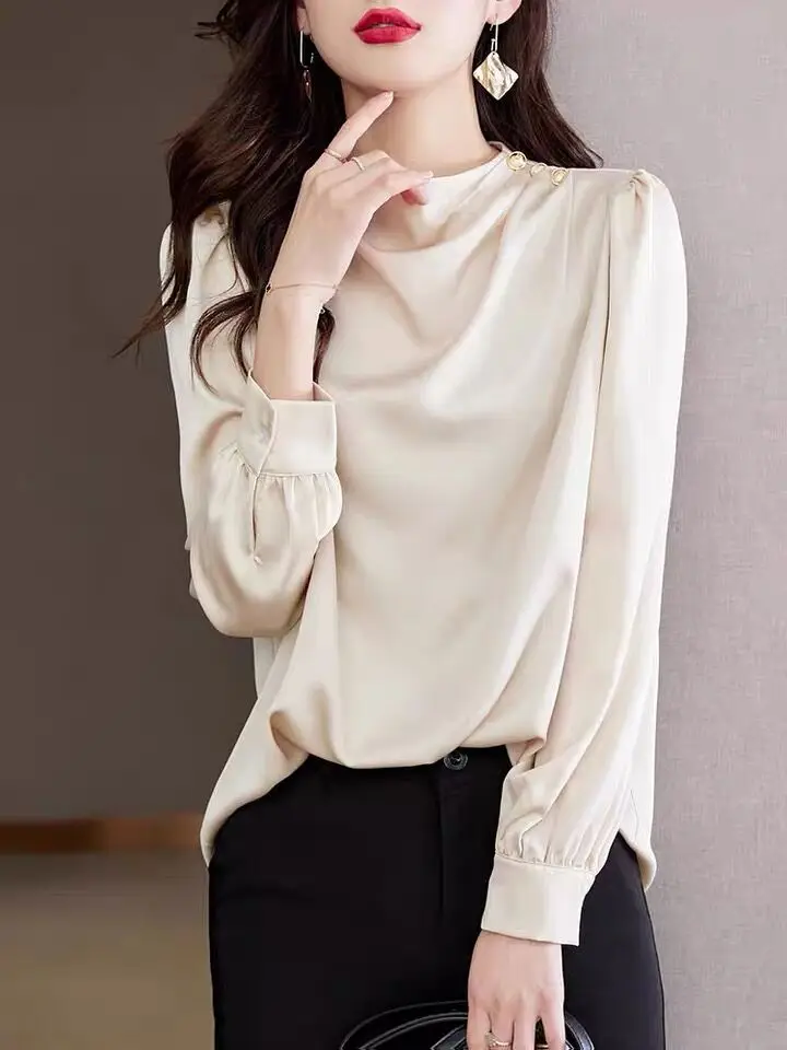 Блузка женская однотонная атласная с длинным рукавом и круглым вырезом |