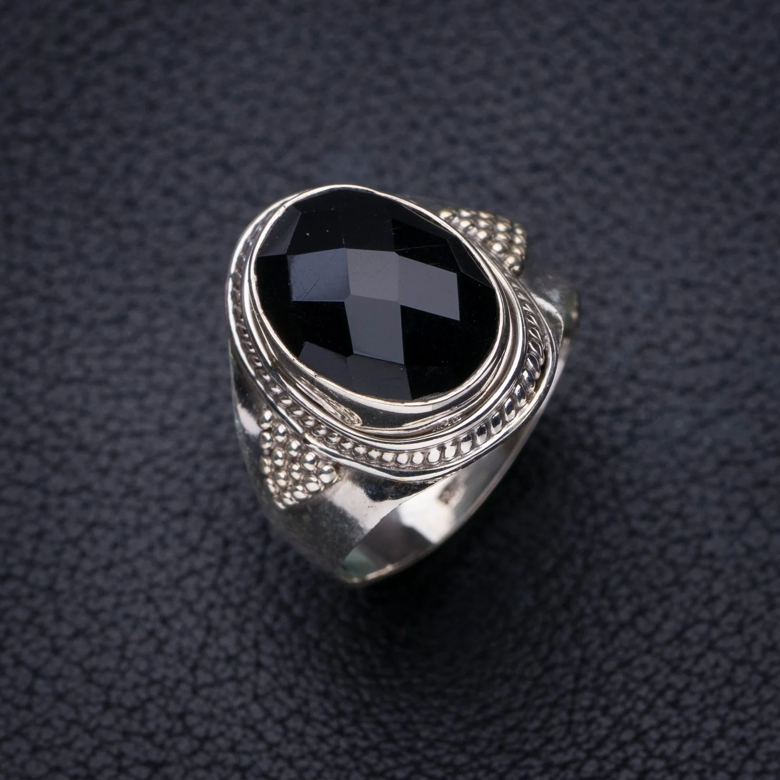 

Серебряное кольцо из натурального черного оникса ручной работы StarGems 8,75 E8278