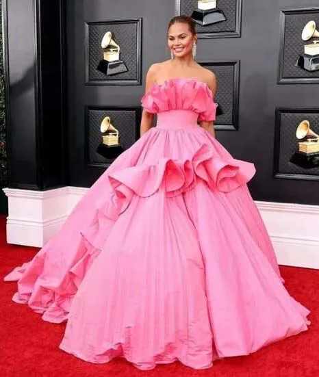 

Pink Strapless Ruffled Top Ball Gown Puffy Princess Prom Dresse