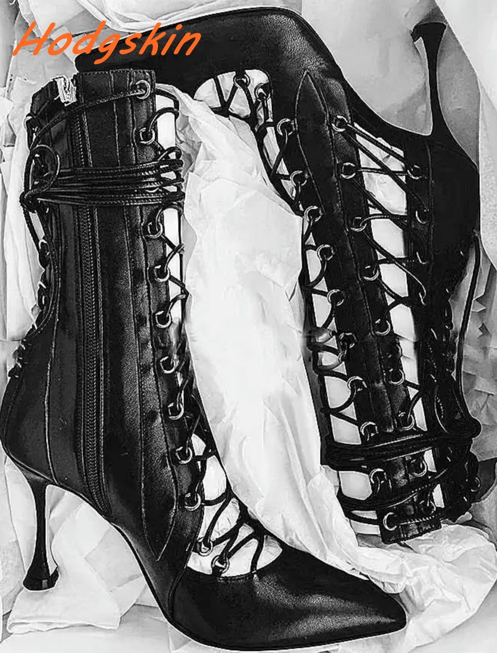 Женские ботинки с перекрестной шнуровкой Черные полусапожки острым носком и