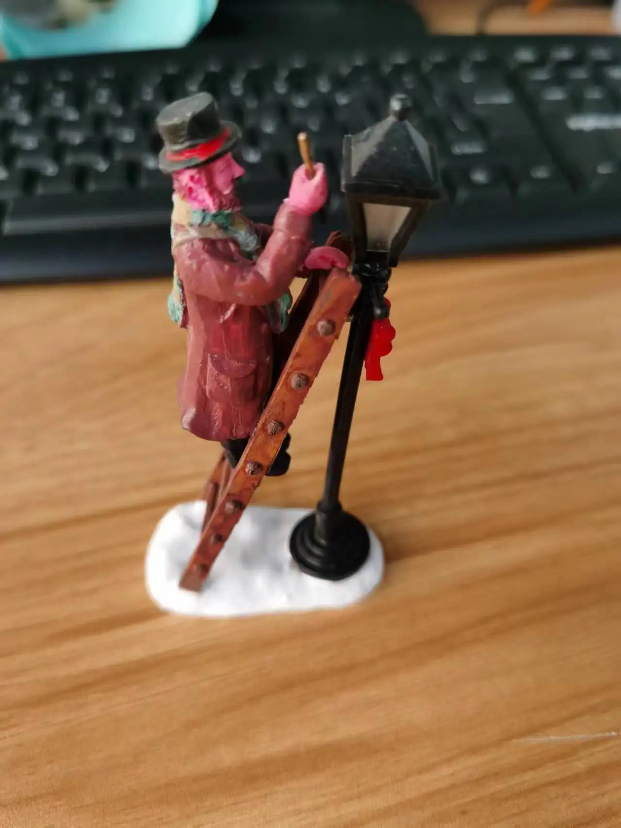 

Resin figure mental psychological sand table game box court therapy man working