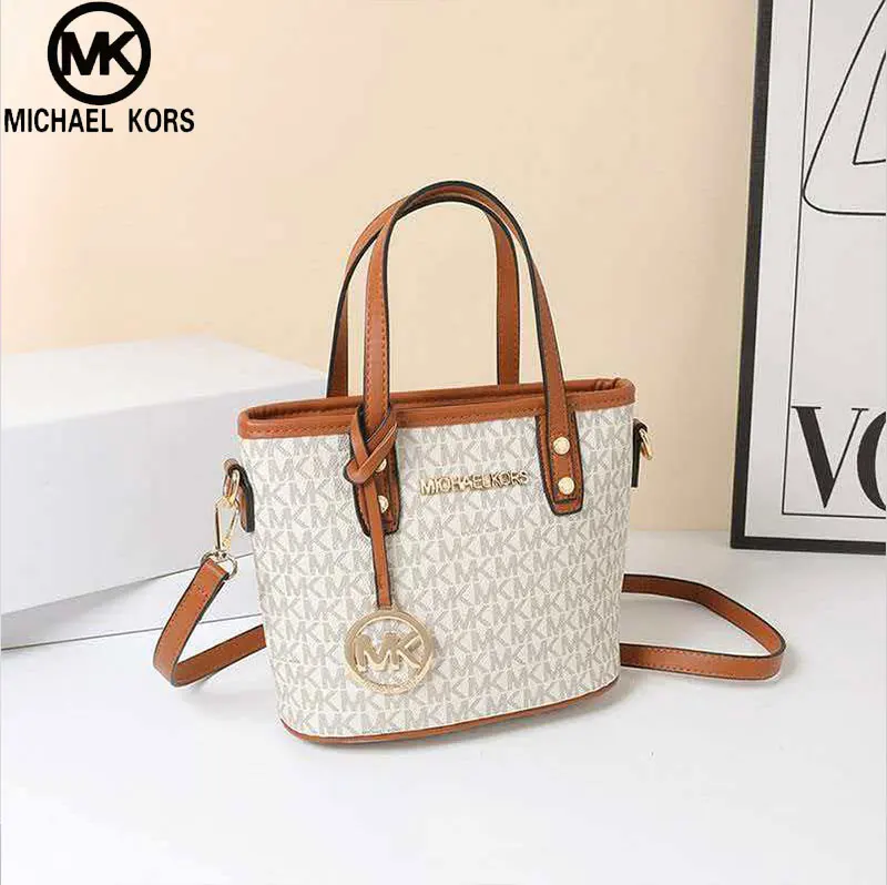 Фото Новая легкая роскошная дорожная сумка Michael Kors Ole Jet Set 2026 из ПВХ с принтом и кожаными элементами, очень маленькая, женская, ручная/через плечо №5