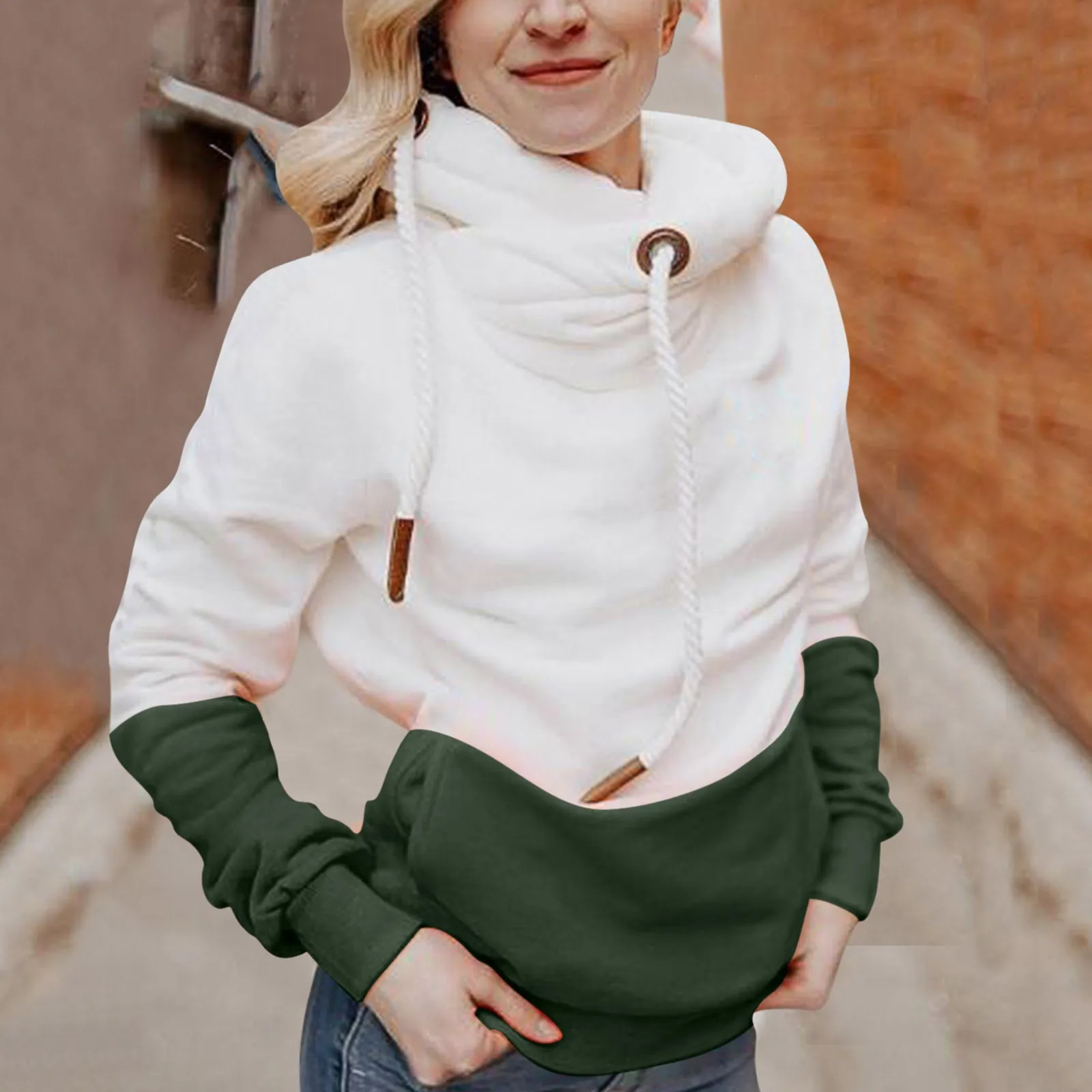 Рисунок 4 - Женские толстовки