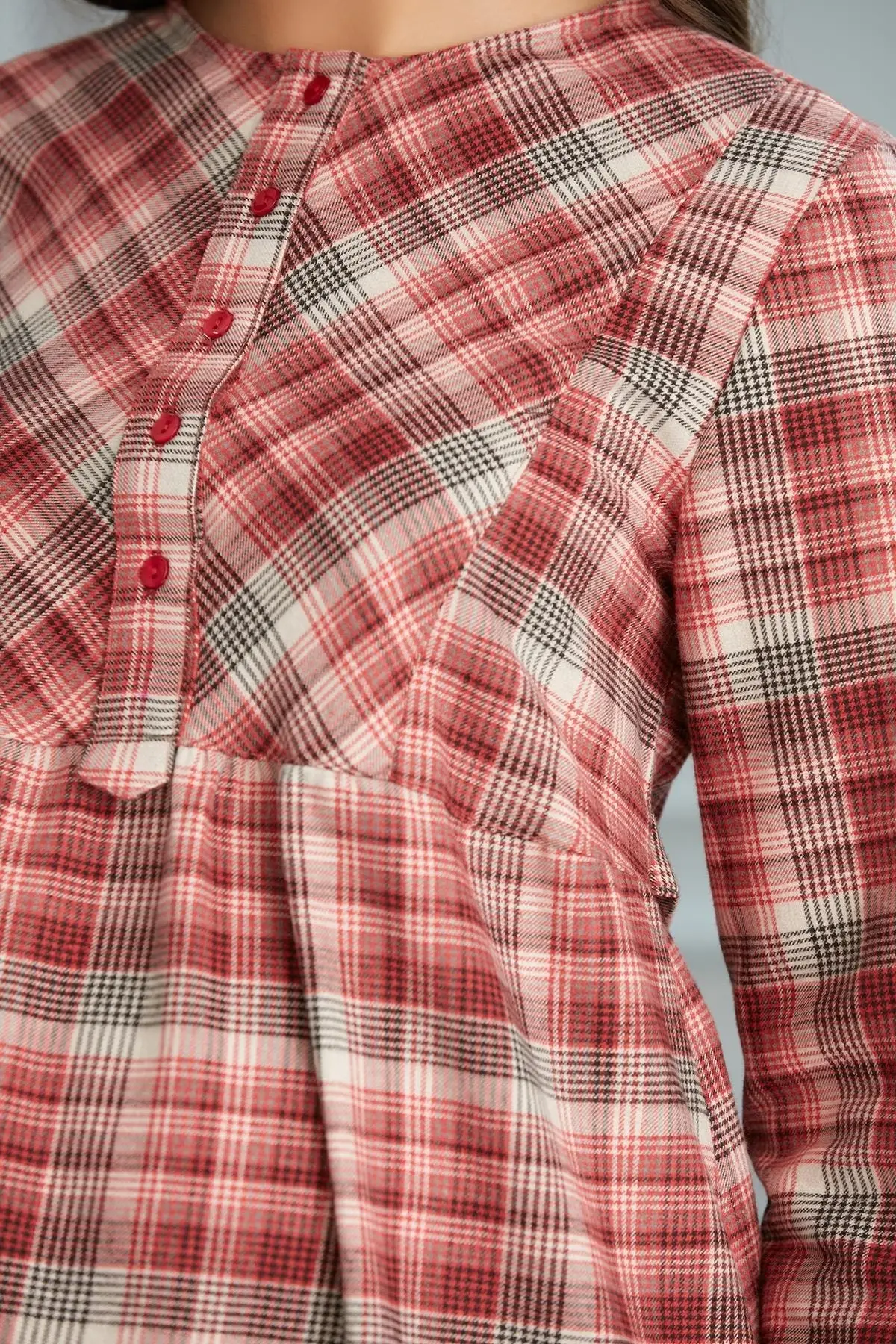 Рисунок 3 - Женская стильная клетчатая рубашка