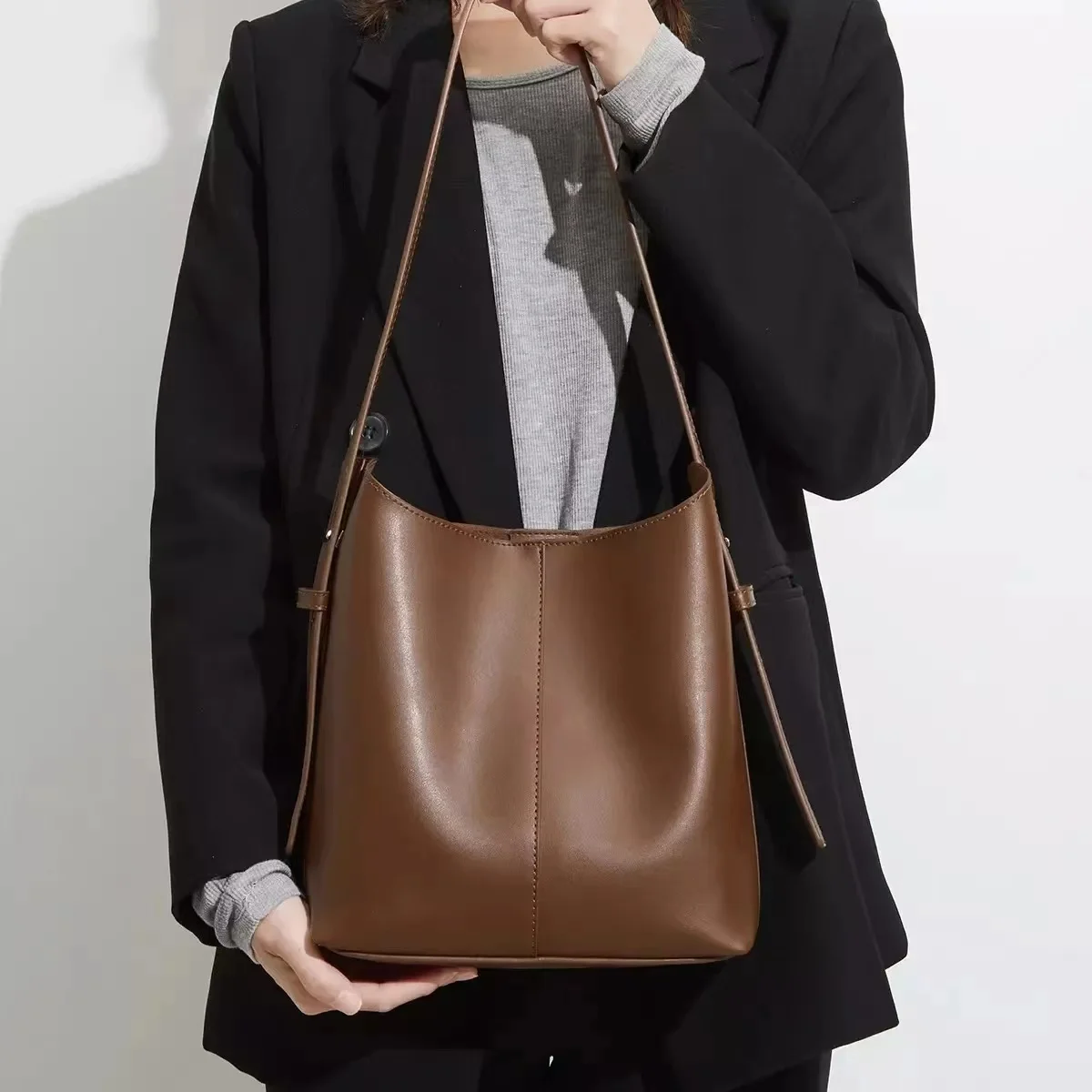 

Женская сумка-мешок через плечо, из ПУ кожи