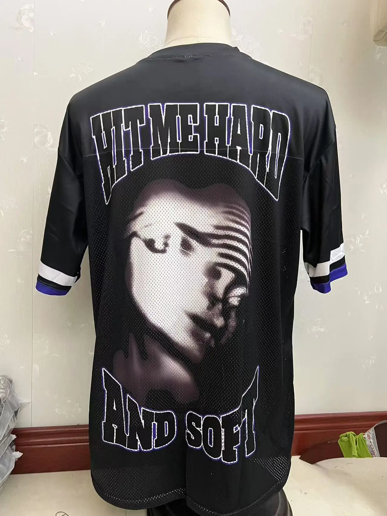 Hit Me Hard and Soft Tour WORLD TOUR billi камуфляжная футболка с длинными рукавами HIT ME HARD AND SOFT CAMO