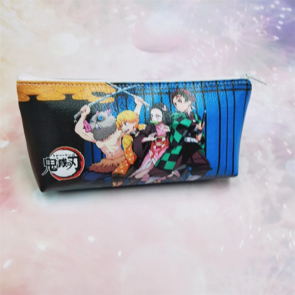 Чехол-карандаш из ПУ кожи на молнии с изображением рассекающего демонов |