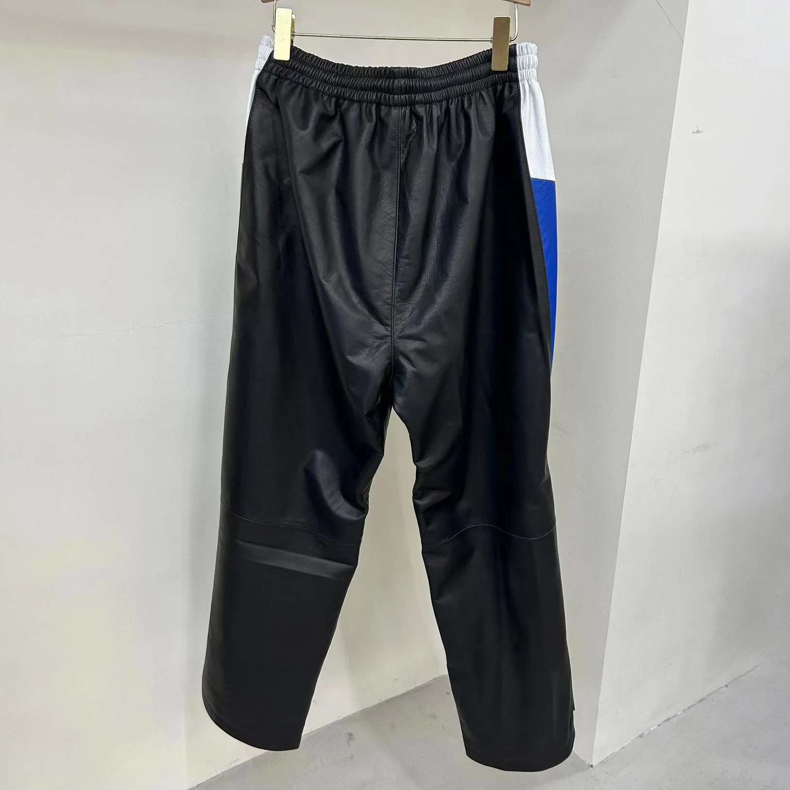 

Черные кожаные спортивные брюки на молнии # nigo5776