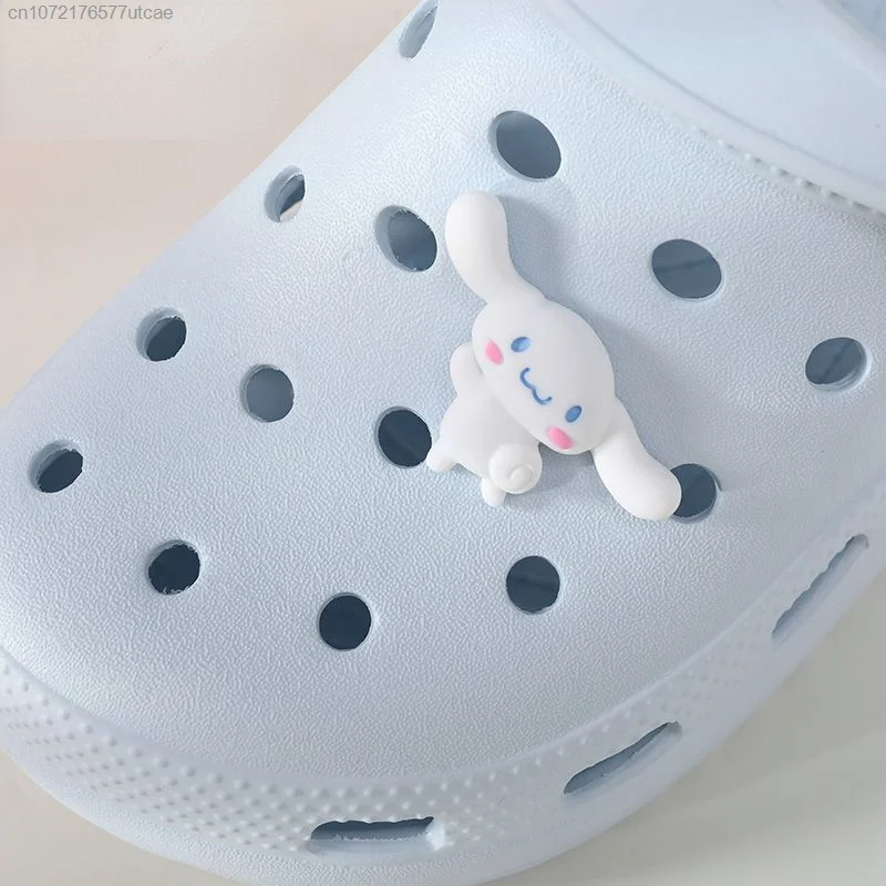 Sanrio Cinnamoroll Kawaii Women Slippers Homewear Y2k Cute Korean Ins Student Soft Flat Bottom Hole Shoes Casual Bath Sandals