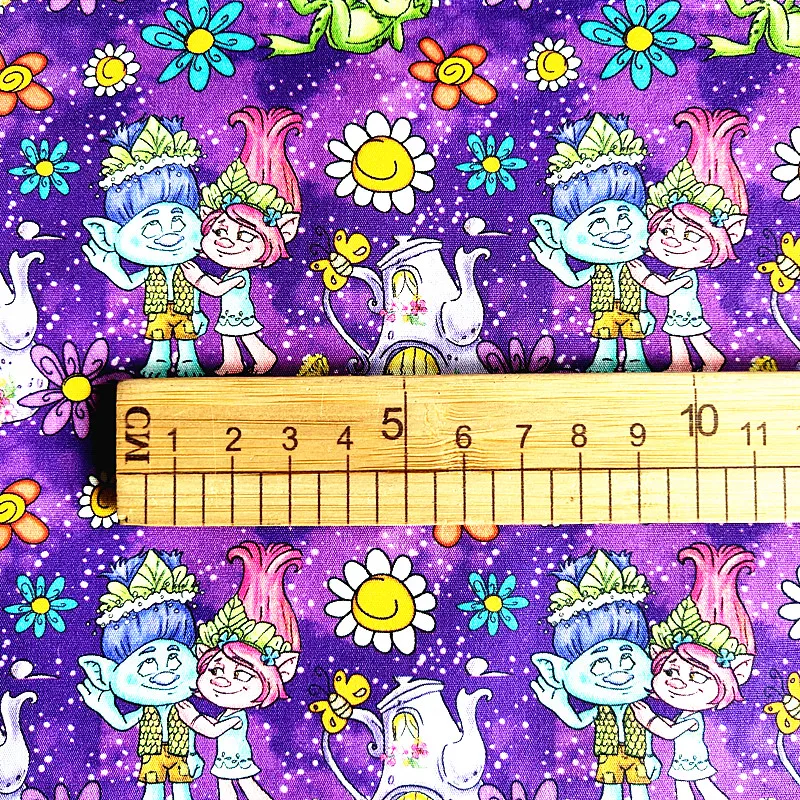 В наличии фиолетовая ткань из 100 хлопка с цифровой печатью персонажей