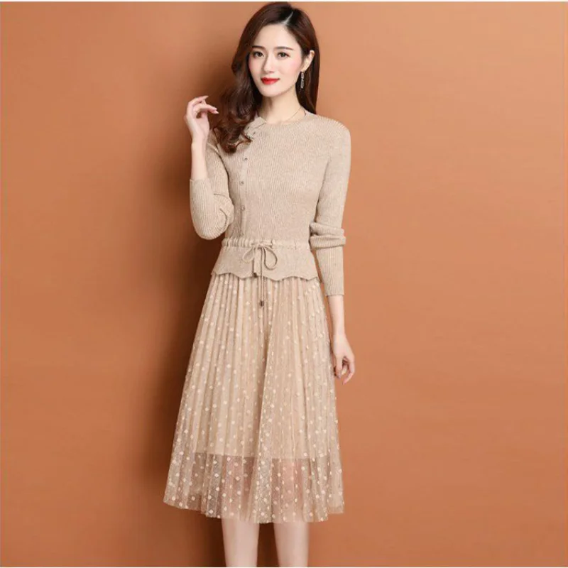 

Женское трикотажное платье с длинным рукавом и круглым вырезом