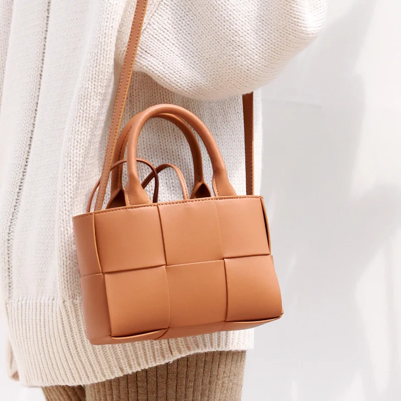 

2023 new original niche tote bag large-capacity women's bag leather woven handbag simple commuting texture bag