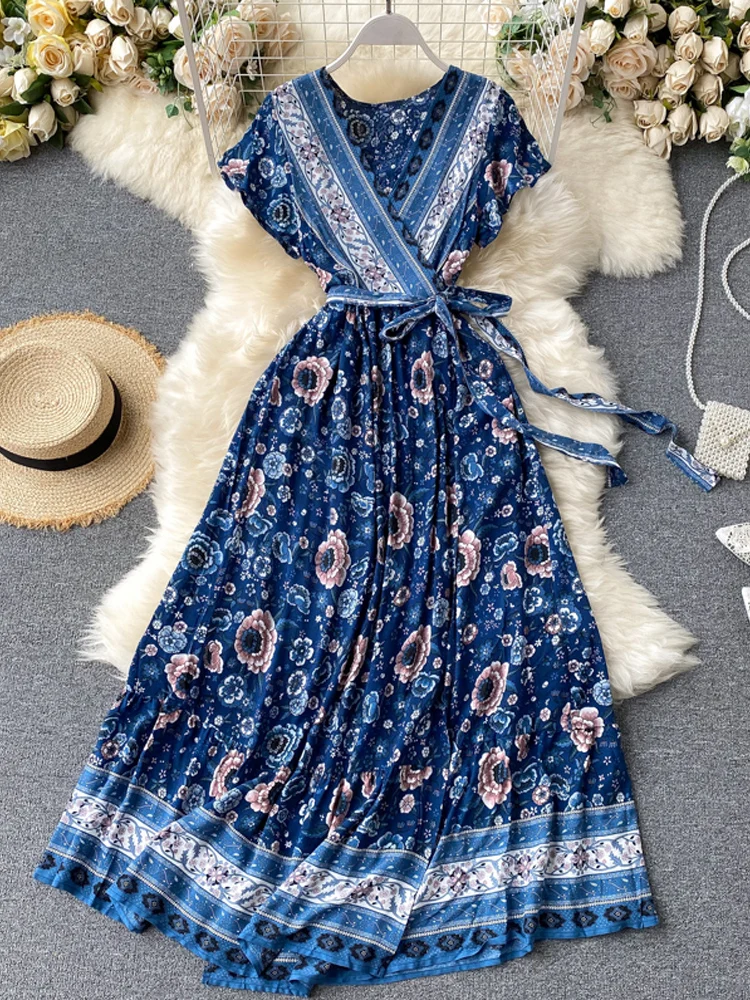 

ZCWXM летнее Новое винтажное платье с принтом в богемном стиле, женское длинное платье с V-образным вырезом и коротким рукавом, со шнуровкой и п...