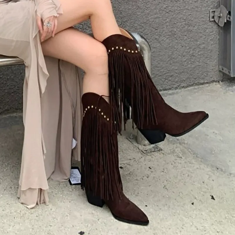 

Женские ковбойские сапоги в стиле ретро, замшевые сапоги до колена с заостренным носком и бахромой, на толстом высоком каблуке