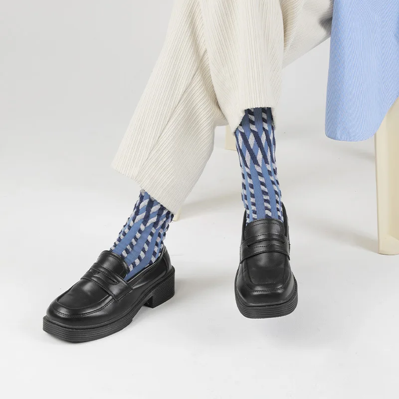 

Autumn and winter original new socks senior texture texture designer simple personality fashion men and women in the tube socks