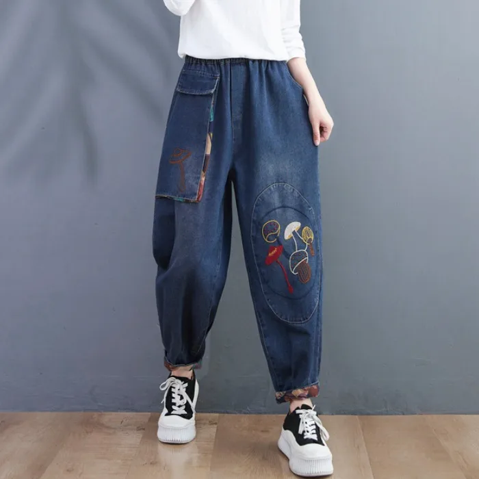 

Autumn New Korean Fashion Embroidered Pocket Jeans Casual Harlan Pants Women's Feet Are Versatile