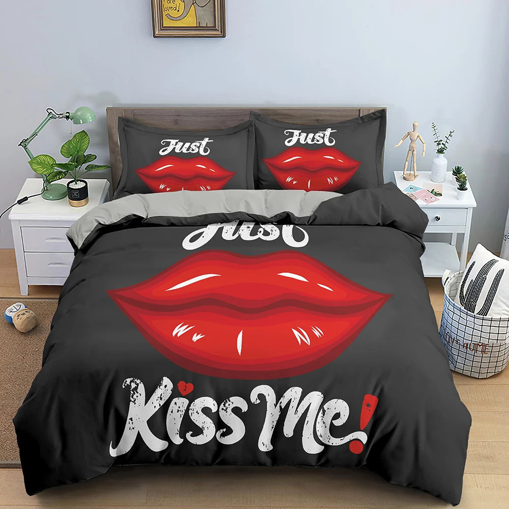 Необычное постельное белье. Постельное поцелую. Постельное поцелую. Постельное белье поцелуй дуэт. Постель белье с губами.