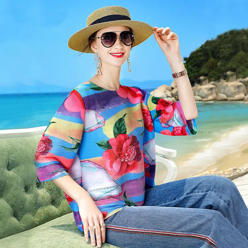 

Color t shirt female print wrinkle blouse 2022 summer new European station fashion temperament loose large size slim T-shirt