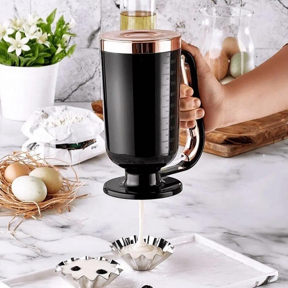 

Pastry Cake Pancake Measuring Dough Dispenser Waffle Funnel Cream Separator Cup 900 ml dough chamber Doser Valve Baking Tools Muffin Pourer Durable Plastic Material Lever Allow Dough to Flow Bottom Cookie Pizza dough