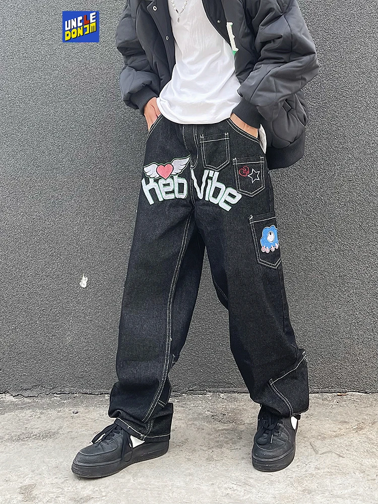 

UNCLEDONJM Cartoon embroidery multi-pocket jeans men high street hip hop skateboard straight trousers casual cargo pants