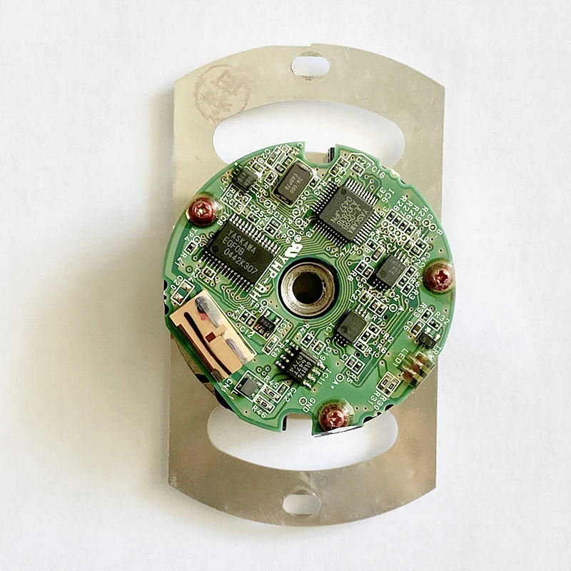 Оригинальный энкодер Yaskawa UTSIH-B17CK Б/У 100% ПРОВЕРЕННЫЙ B17CK