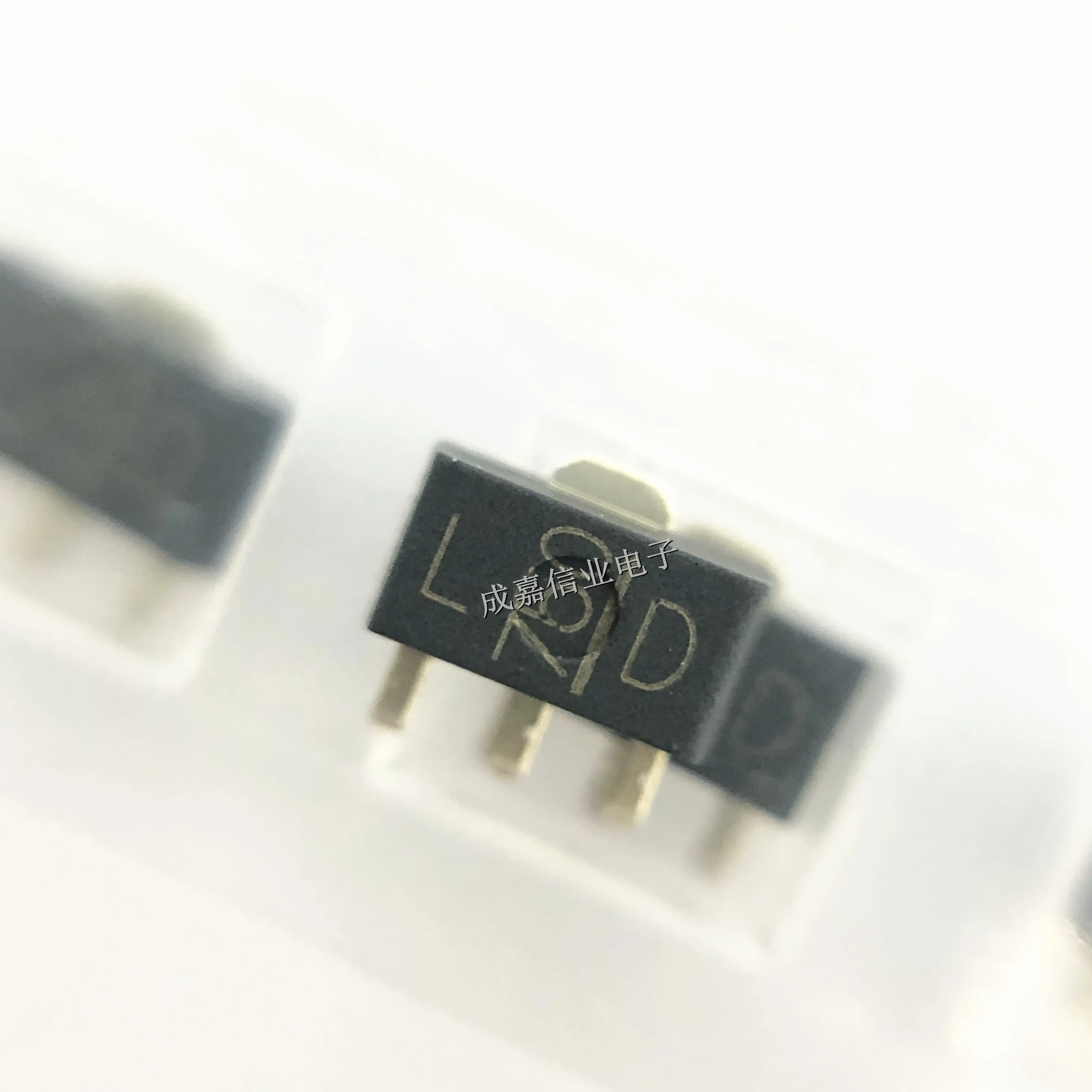 10 шт./лот 2SA1736 (TE12L SOT-89-3 МАРКИРОВКА биполярные транзисторы LD PNP-BJT Рабочая