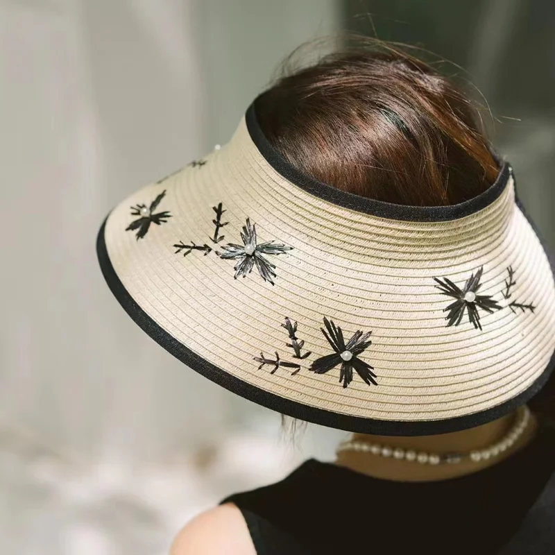 Рисунок 4 - Женская соломенная шляпа с вышивкой