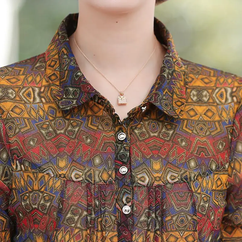 Рисунок 4 - Женская шифоновая блузка с отложным воротником