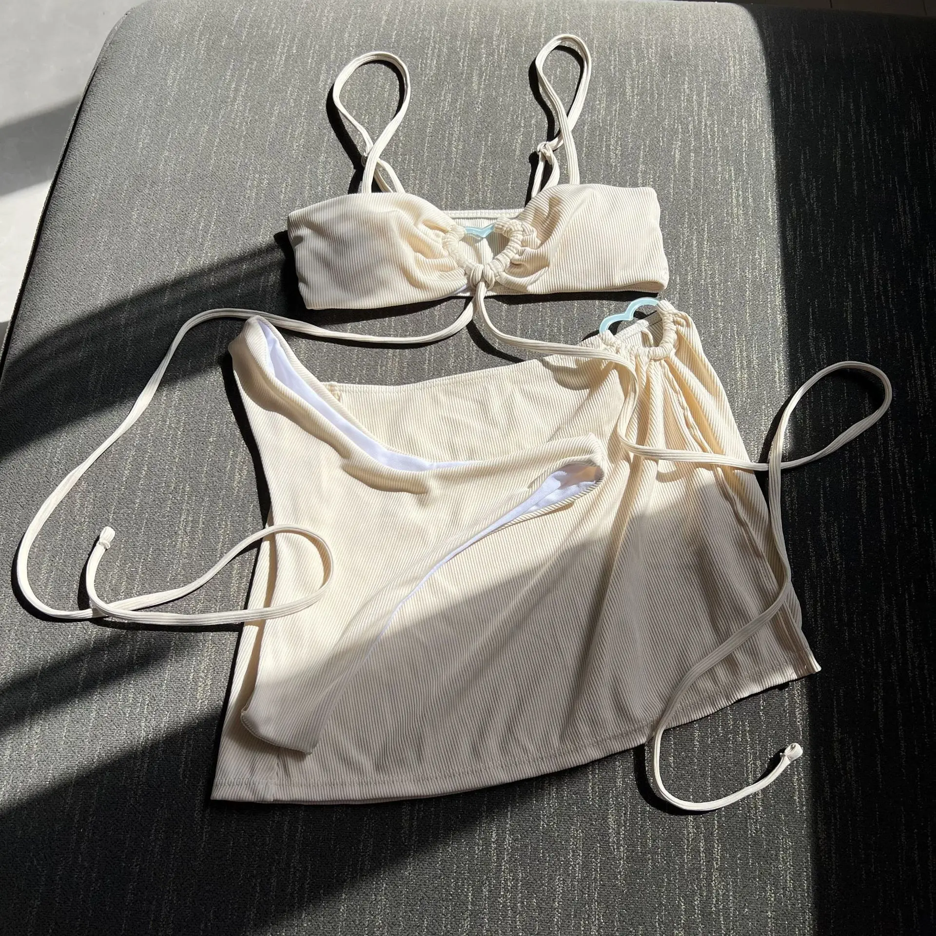 

Женское однотонное бикини с чашками пуш-ап, с высоким вырезом