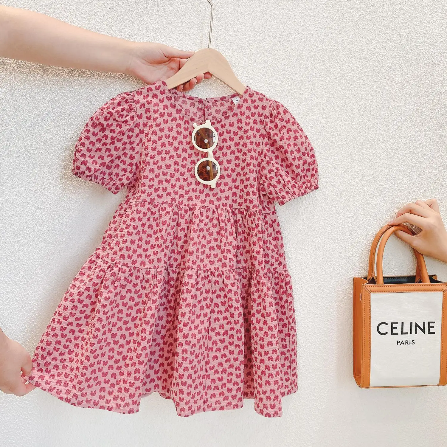 

Fashionable Children's Clothing Summer New Girls' Fashionable Cotton and Linen Crumpled Design Printed Love Short Sleeve Dress