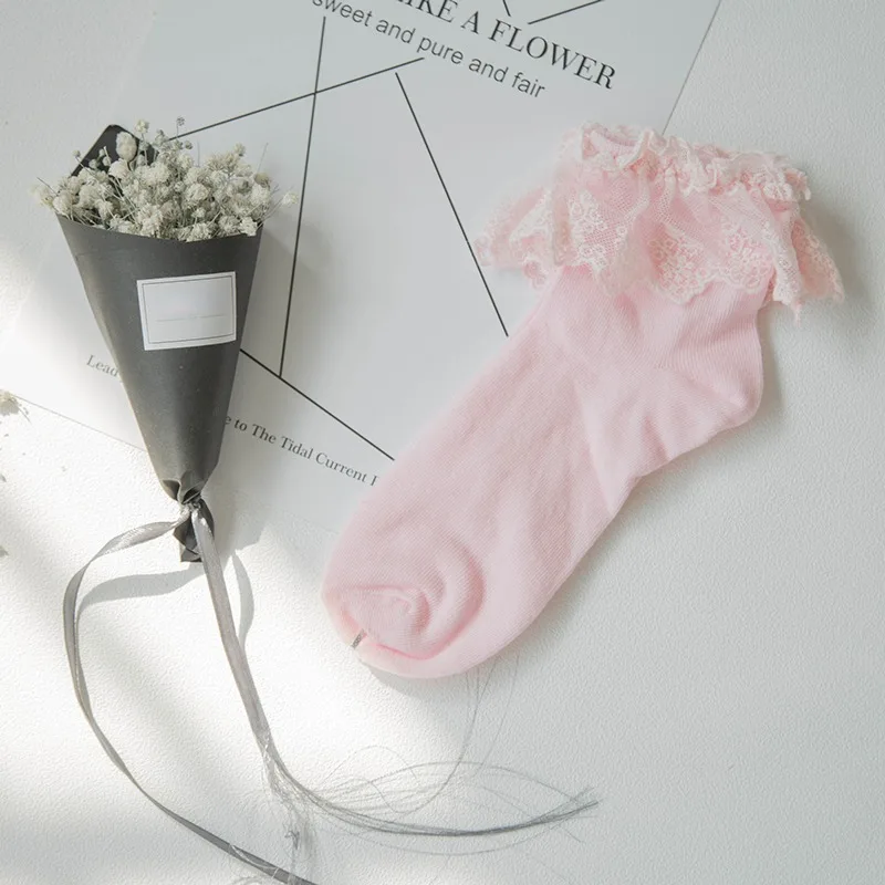 Рисунок 4 - Модные женские кружевные носки