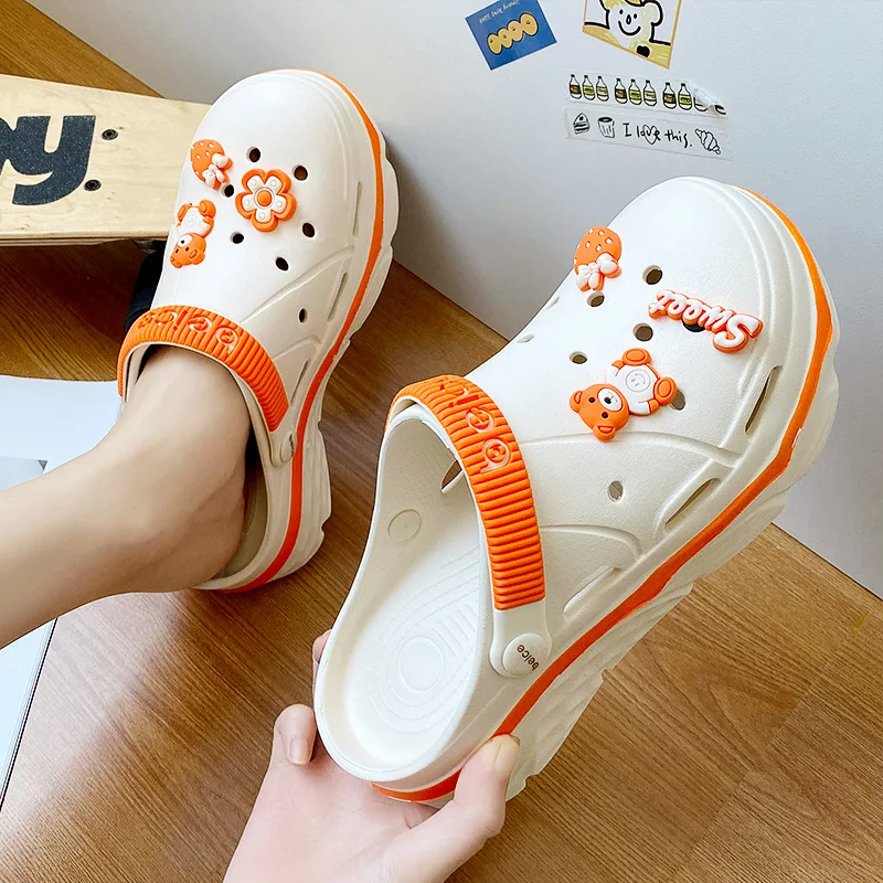 2023 New Fashion Charms Clogs, Women Shoes Outdoor Slippers Thick Sole High Quality Summer Sandals For Girls