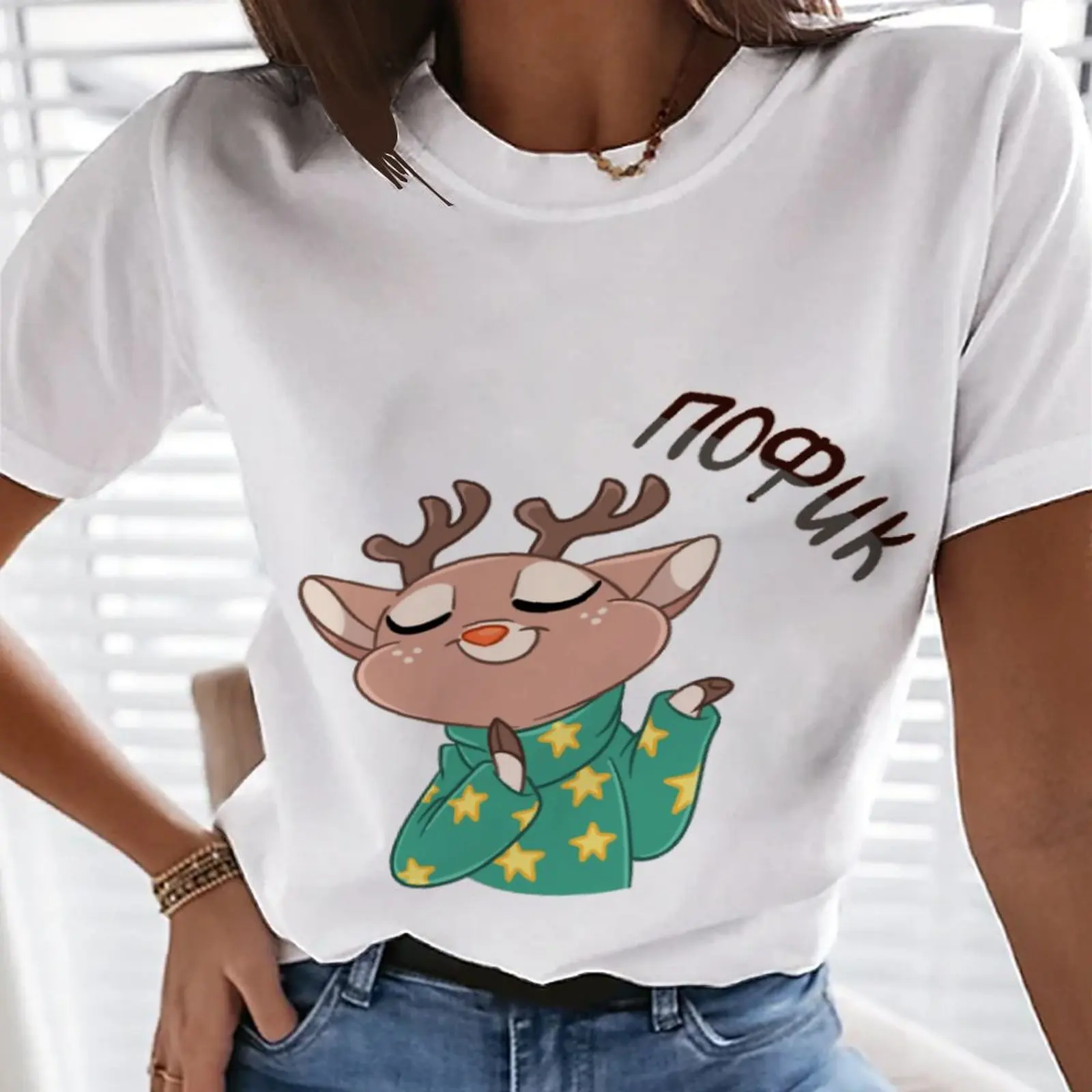 

Женская футболка с круглым вырезом, коротким рукавом и принтом оленя