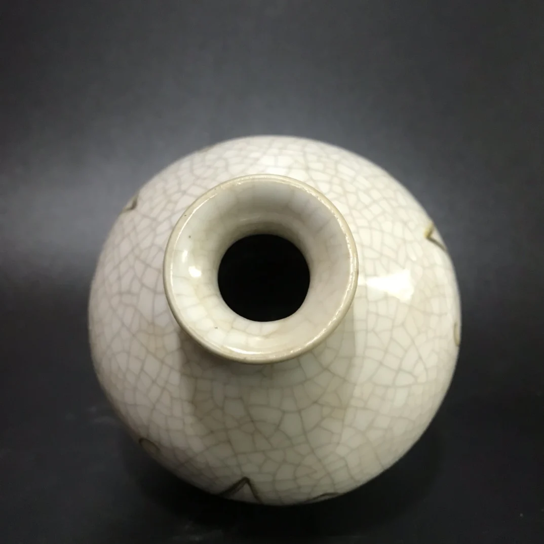 Ornament Collection value White Porcelain Open Slice Hand-painted Grasshopper Vase elegant  Exquisite gifts for best friends