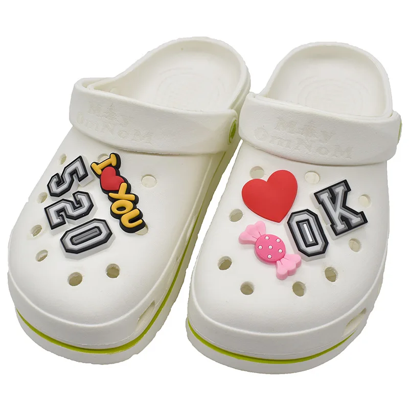

Black White Gray Stripe Alphanumeric Pattern Garden Shoe Decorative Buckle PVC Soft Rubber Buckle Accessories
